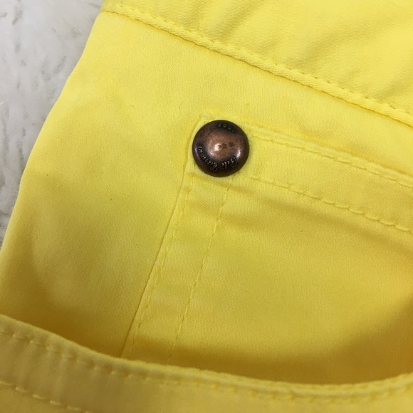 Pili Carrera Boys Yellow Flat Front Shorts Size 8 - Picture 4 of 9